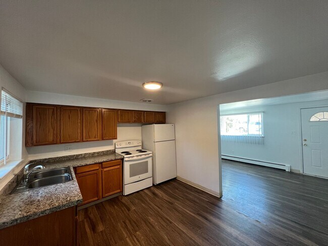 Building Photo - 2 Bedroom 1 Bathroom Westminster Condo
