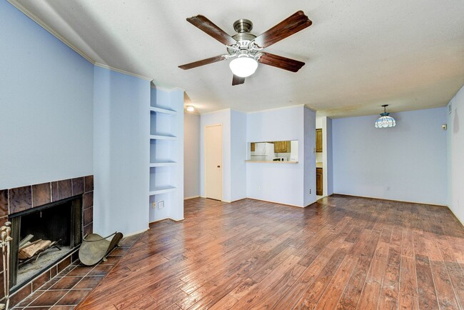 Building Photo - Spacious and inviting 2-bedroom, 2-bath ap...