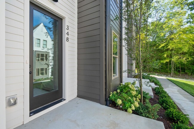 Foto del edificio - Sleek 2-Bedroom/2.5 Bath Townhome with Gar...