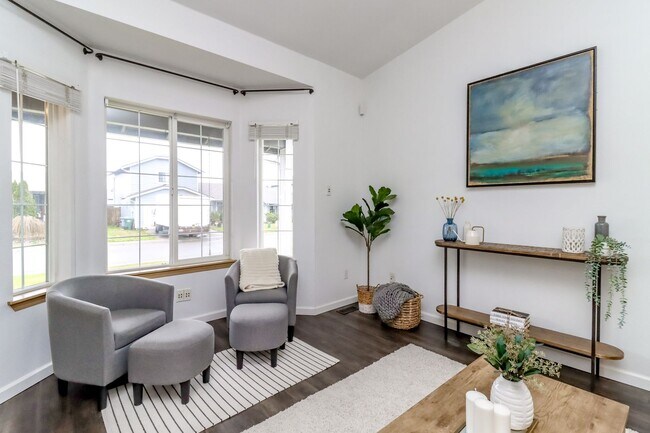 Foto del edificio - Updated 3 bedroom 2.5 bath home with A/C!