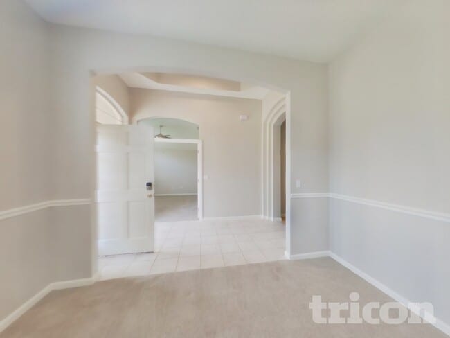 Foto del edificio - 1648 Country Walk Dr