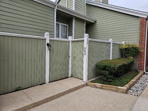 Building Photo - 6220 Bentwood Trail