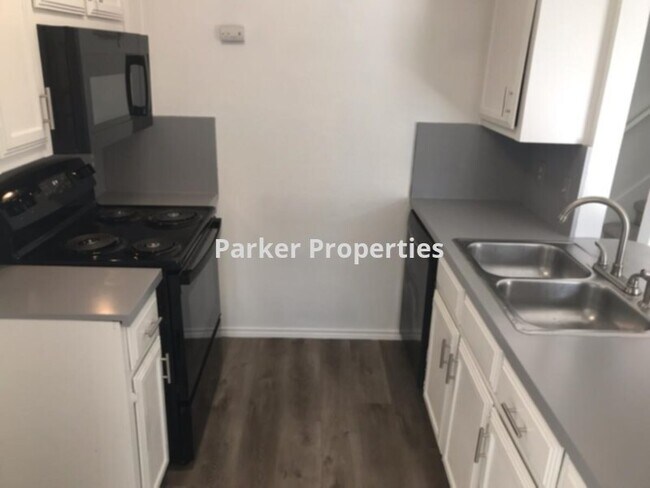Foto del edificio - 1555 Sunrise Ln