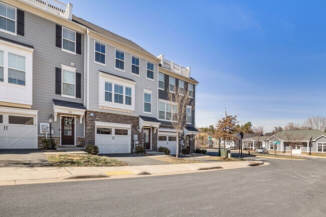 Foto del edificio - 3408 Montague St