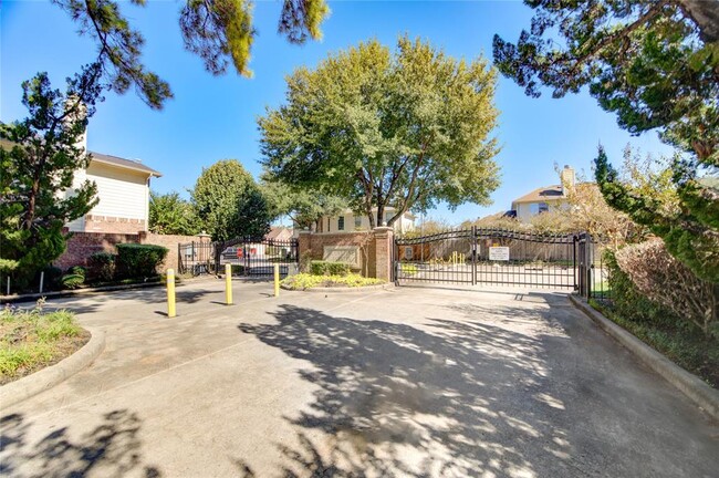Building Photo - 16800 Sugar Pine Dr