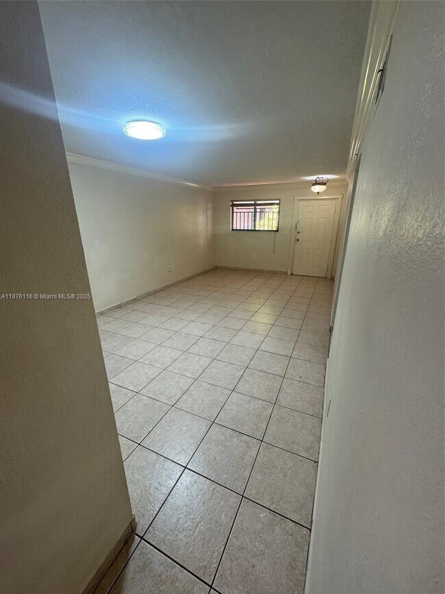 Building Photo - 1300 W 41st St