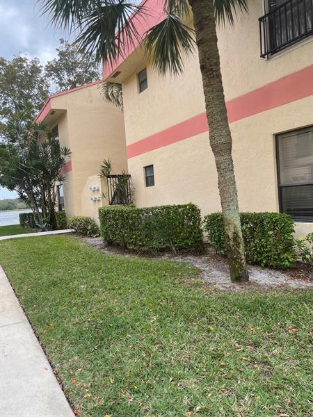 Building Photo - 2836 Carambola Cir S