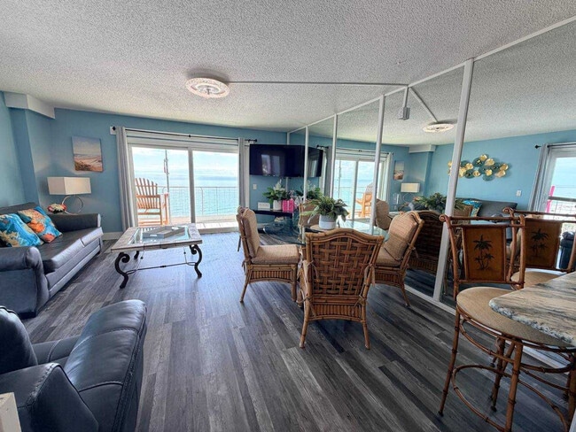 Foto del edificio - 8743 Thomas Dr