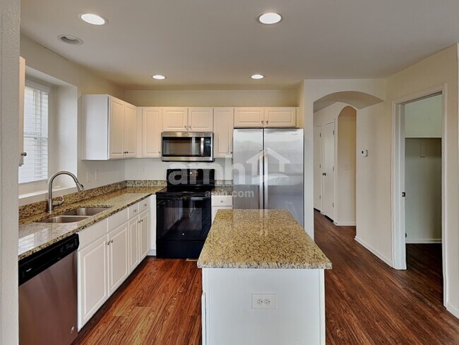 Building Photo - 9752 E 112th Dr