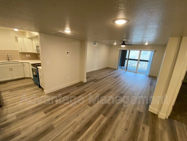 Foto del edificio - 2244 N Canyon Rd