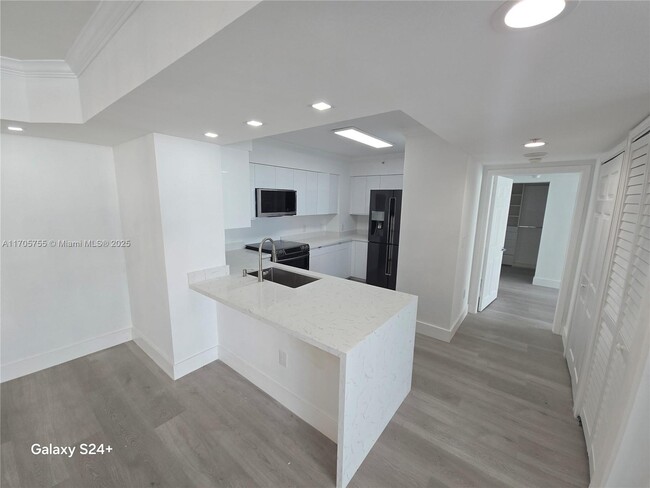 Foto del edificio - 1155 Brickell Bay Dr
