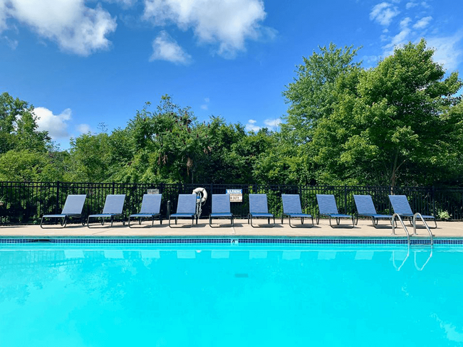 Beautiful Sparkling Swimming Pool! - Shoreline Landing Apartments