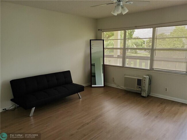 Building Photo - 21 Suffolk A