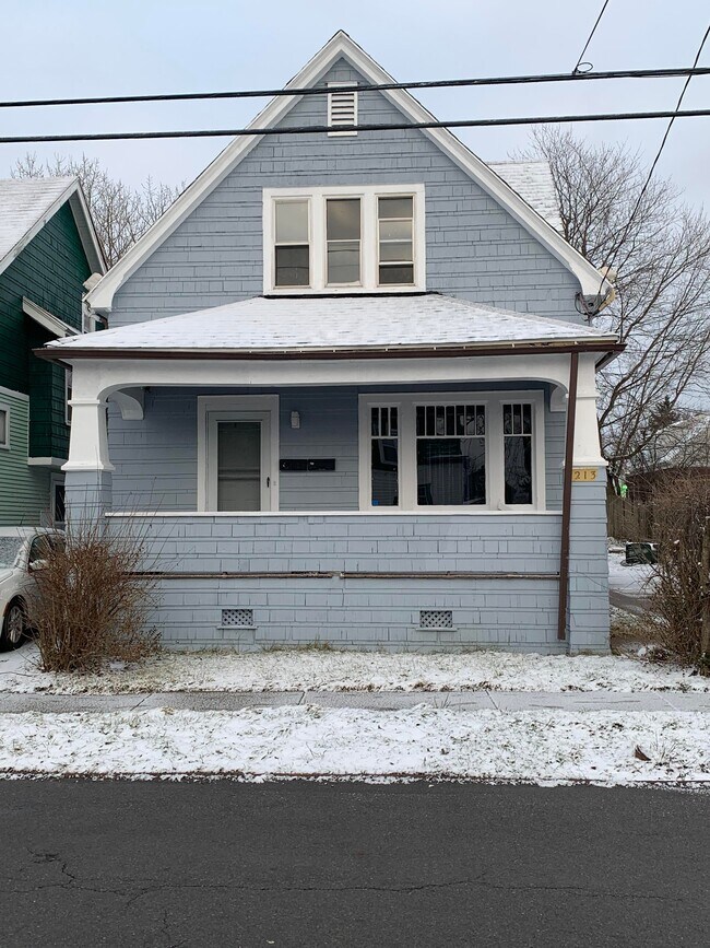 Oustide - 213 Courtland Ave