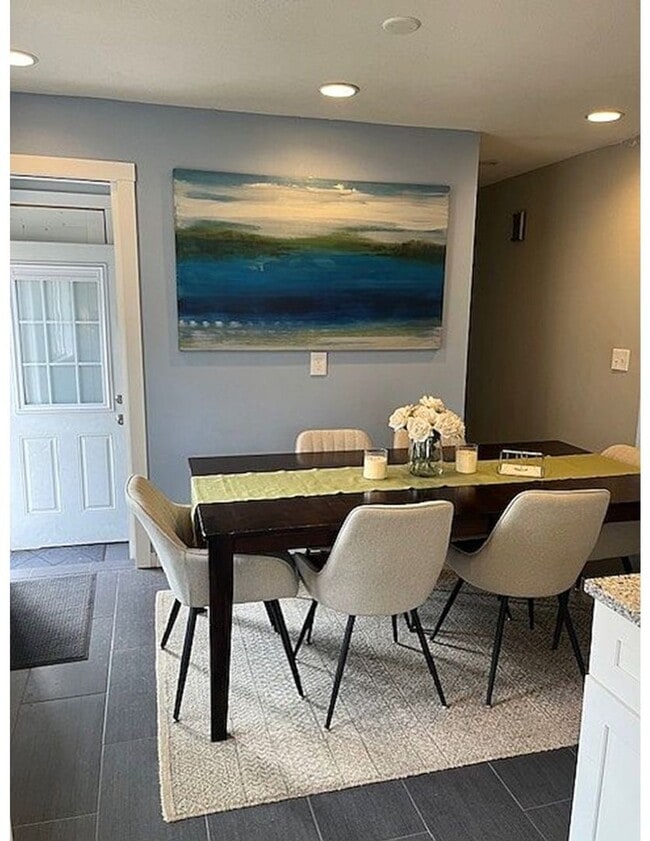 Building Photo - Spacious 4-Bedroom Home Near Airport, Lake...