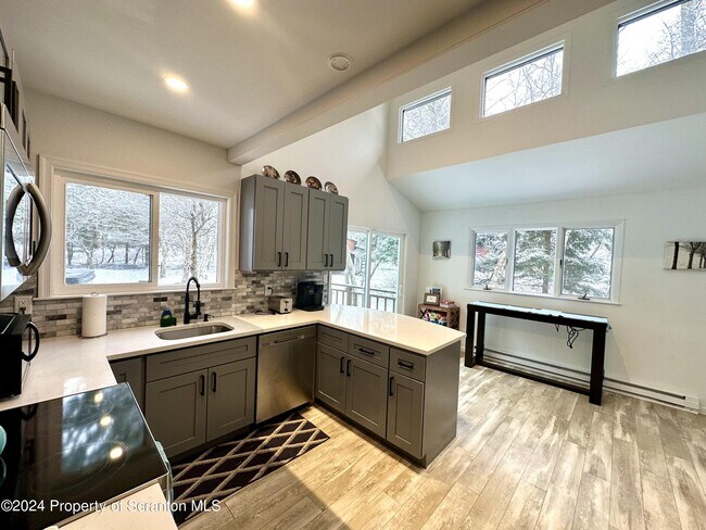 Building Photo - 310 Cedar Dr