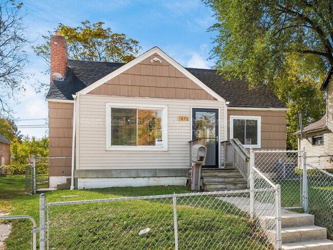 Building Photo - 1621 Sullivant Ave