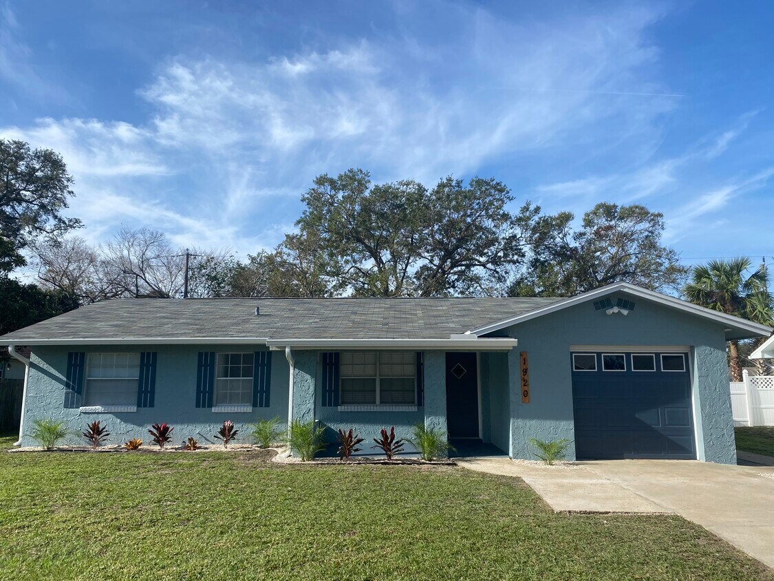 Foto principal - 1920 Travelers Palm Dr