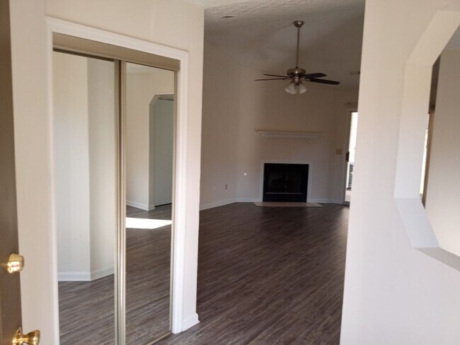 Foto del edificio - 476 Fairchase Ct