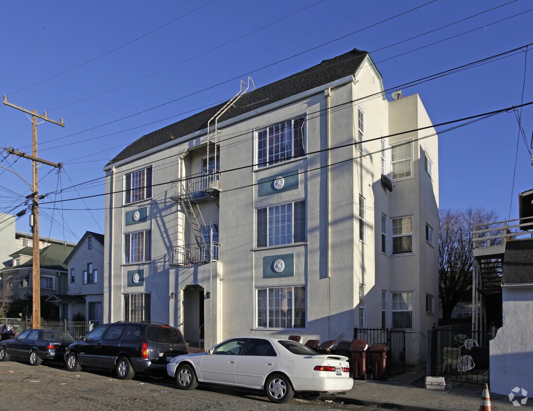 Primary Photo - 3040 E 19th St
