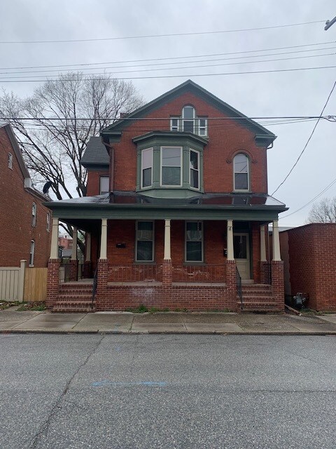 Primary Photo - 150 S East St