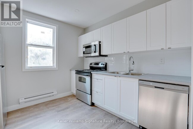 Building Photo - 164-164 Picton St E