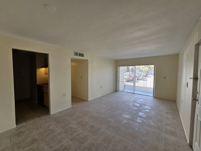 Foto del edificio - 1153 Lake Victoria Dr