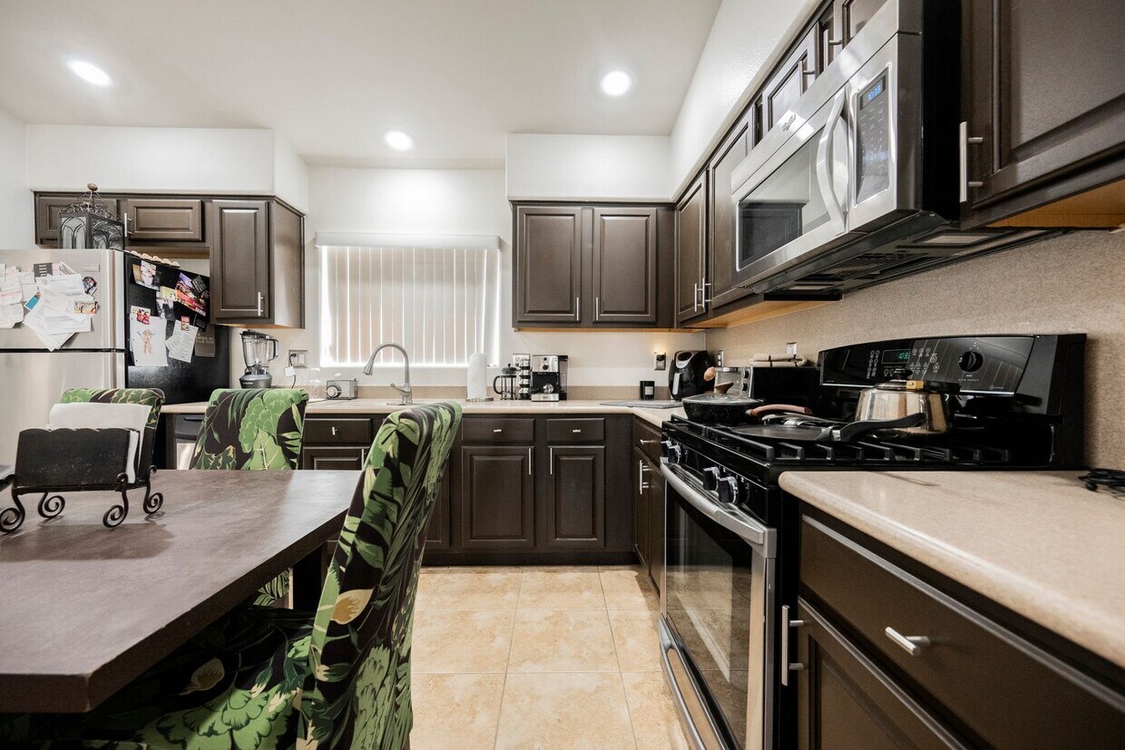 Foto principal - Beautiful 3 Bedroom Home In the Southwest