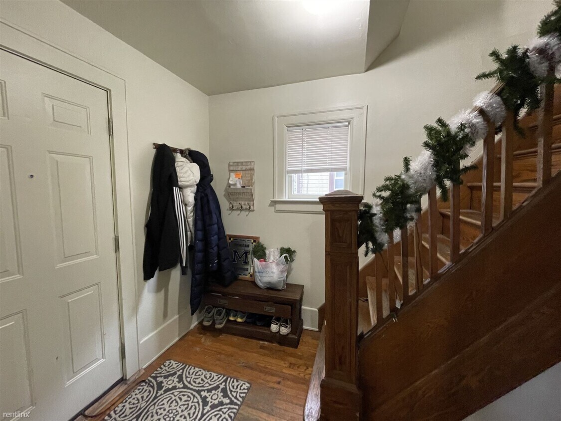 Primary Photo - 5 br, 2 bath House - 932 Dewey Ave 932 Dewey