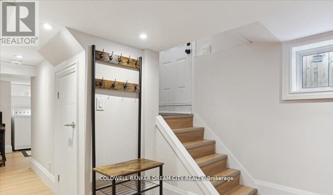 Building Photo - 464 Maybank Ave