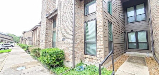Building Photo - 2200 W Park Blvd