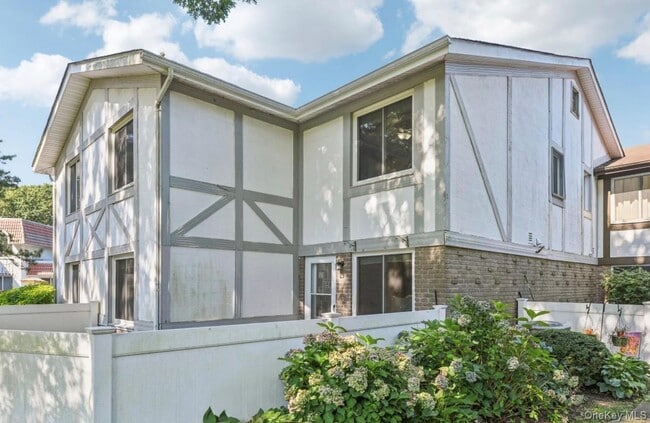 Building Photo - 598 Blue Ridge Dr