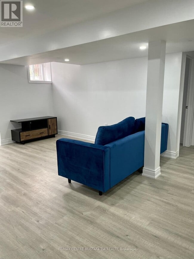 Photo du bâtiment - 1556 Farmstead Dr