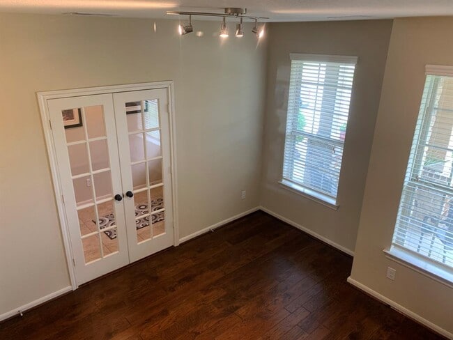 Building Photo - 6819 Hunters Trace Ln