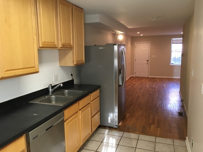 Building Photo - 1734 S Charles St