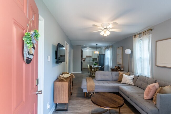 Building Photo - Available now. Fully-remodeled 3 BR/2 BA H...