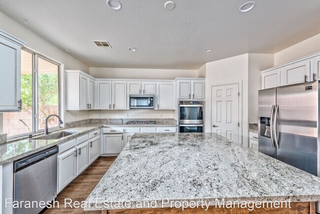 Building Photo - 5 br, 3.5 bath House - 612 Tyler Ridge Ave
