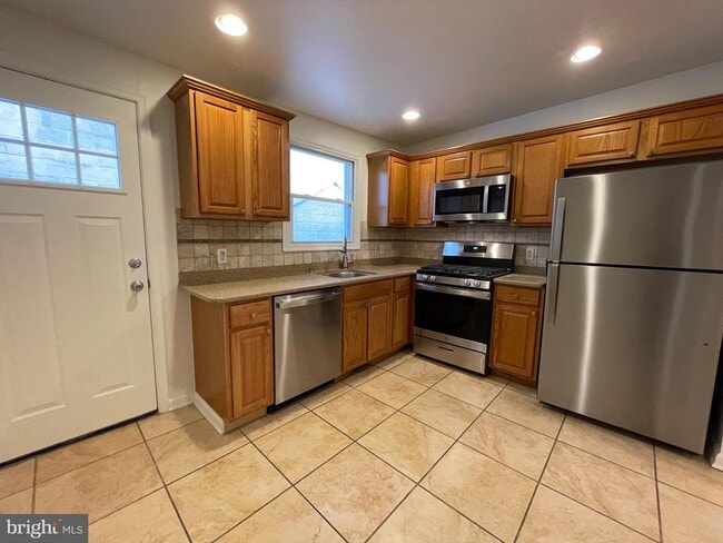 Building Photo - 1315 S Howard St