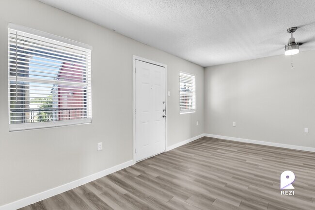 Building Photo - 130 Camino De Oro