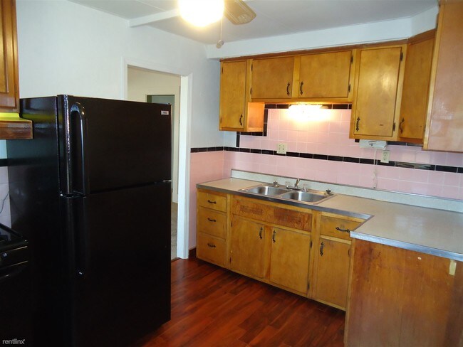 Building Photo - 367 Coltart Ave