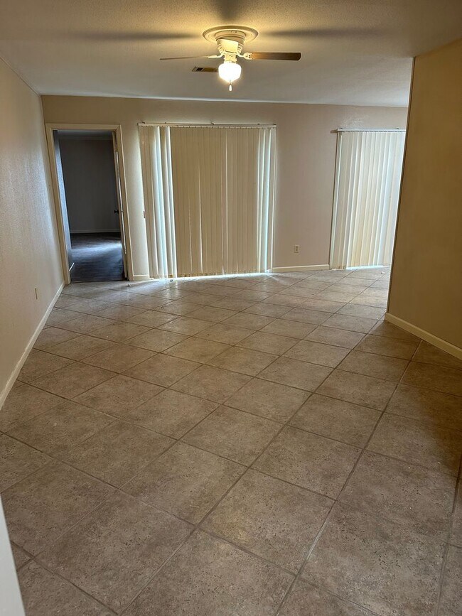 Foto del edificio - COMING SOON - 3 Bedroom, 2 Bathroom for Rent!