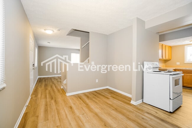 Foto del edificio - 2892 Gentry Ln