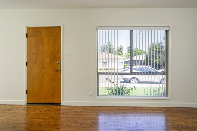 Foto del edificio - 143 N Beachwood Dr