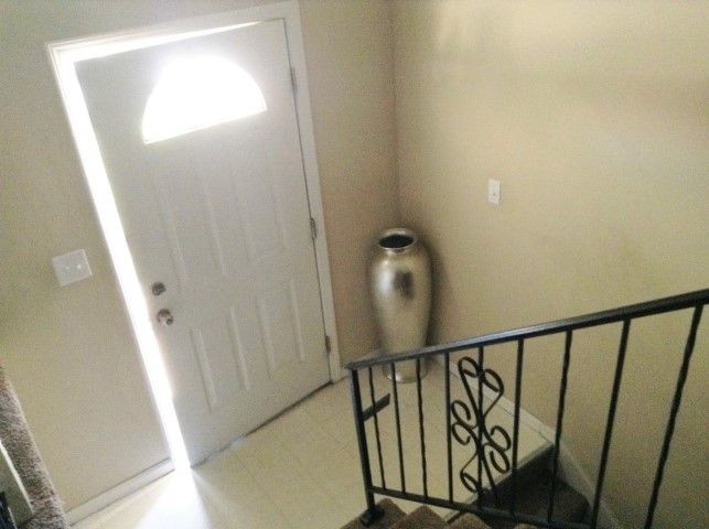 Building Photo - 2 Family Rooms