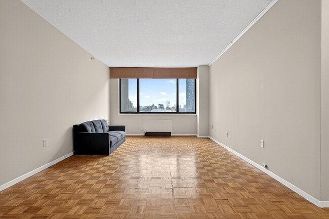 Building Photo - 45 River Dr S