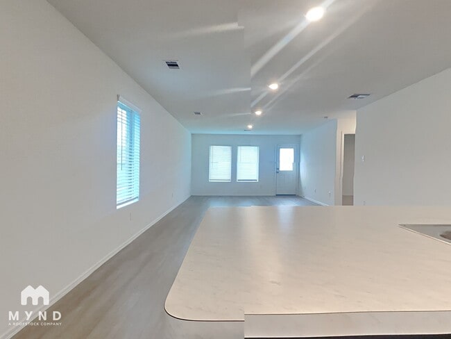 Foto del edificio - 26815 Wilderye Cv Ln