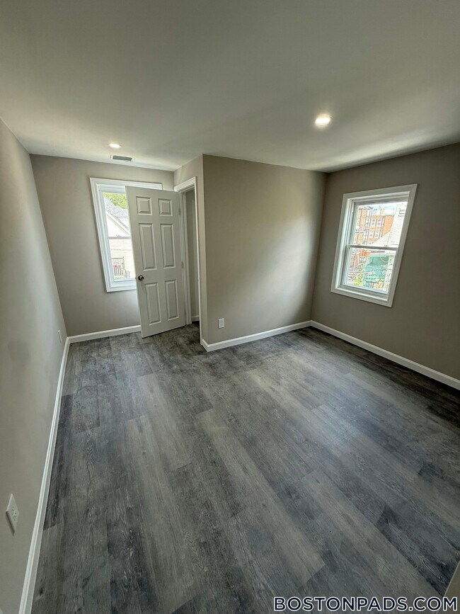 Building Photo - 16 Long Ave