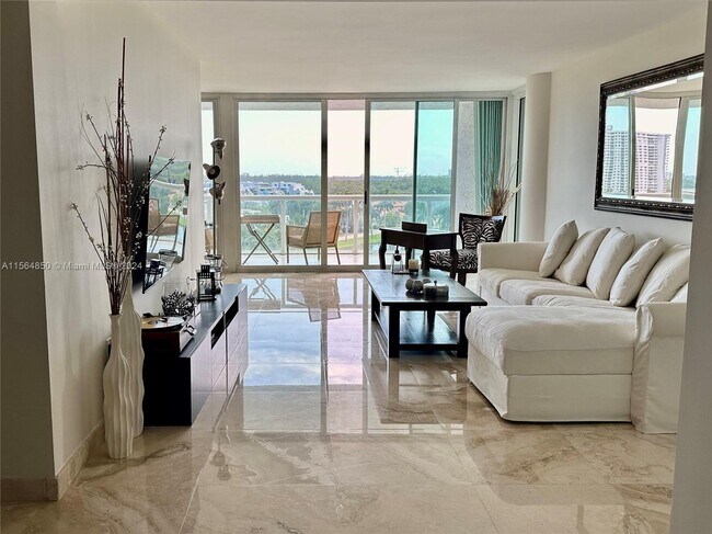 Building Photo - 16500 Collins Ave