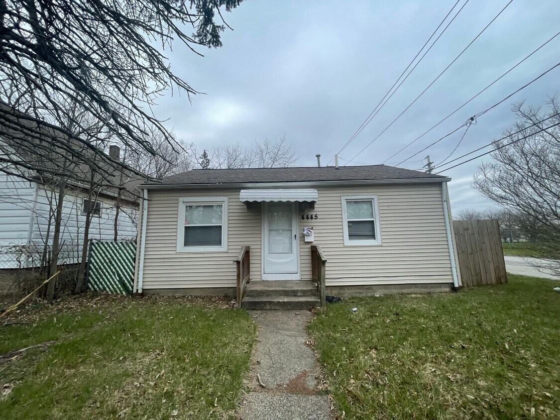 Primary Photo - 4445 E 144th St
