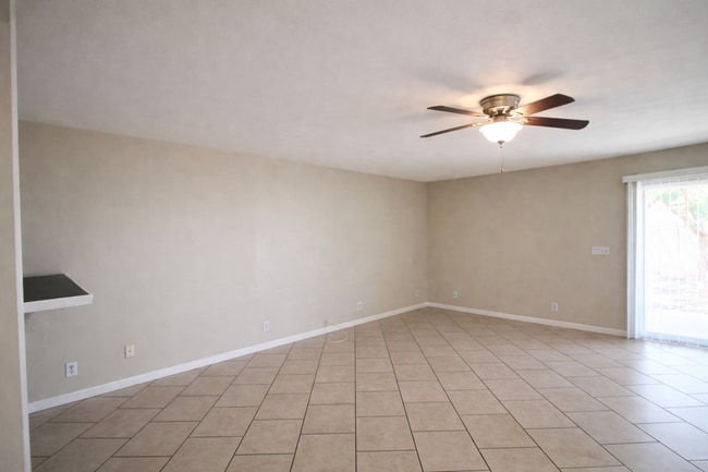 Family Room - 1130 W 9th St